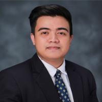 Estorninos, Paul John